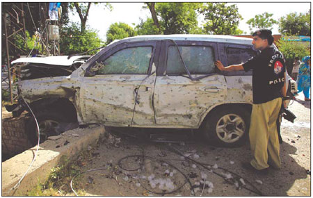 Taliban bomb targets US convoy in Pakistan