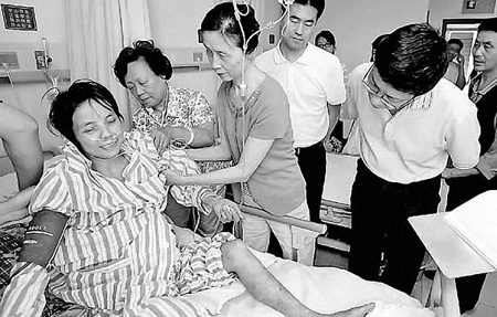 Woman cuts own belly open rather than pay medical bill