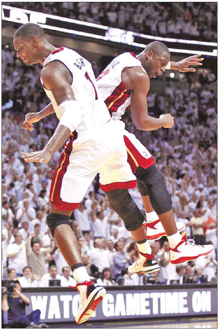 Big trio carries Heat over Bulls