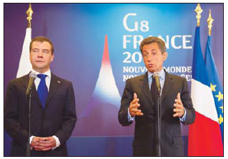 Leaders of G8gather in France