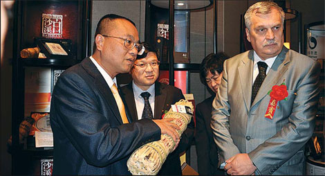 Hunan Special: Thirst growing for Hunan's fermented dark tea