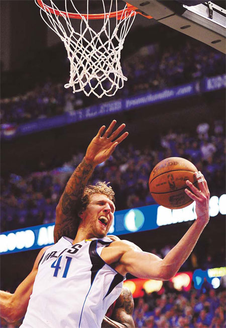 Ailing Nowitzki lifts Mavericks, NBA finals tied