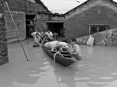 Floods put strain on dikes