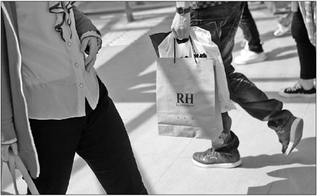 Chinese go abroad for bargains