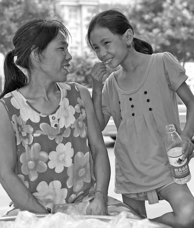 Mom and daughter live off corn on the cob