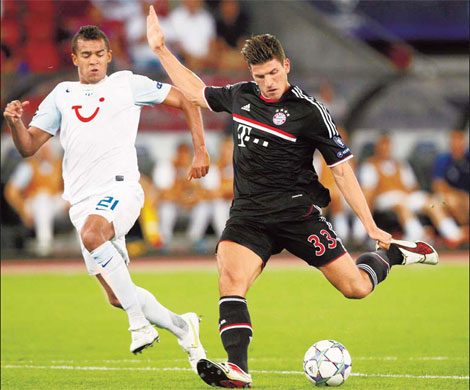 Bayern, Villarreal glide into group stage