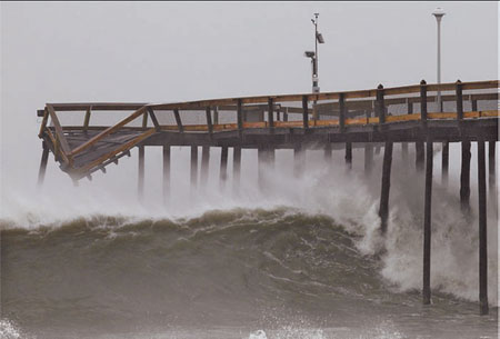 Irene strikes New England, NYC escapes brunt of storm
