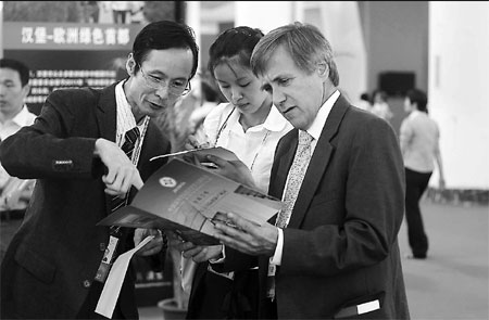 Fujian businessmen in heated debate