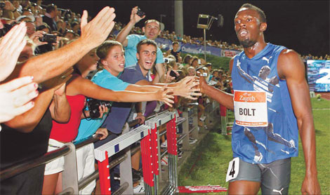 Bolt restakes claim with smashing run in 100