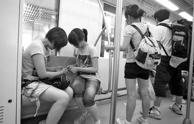 Mobile telephone games prove to be competitive and cheaper