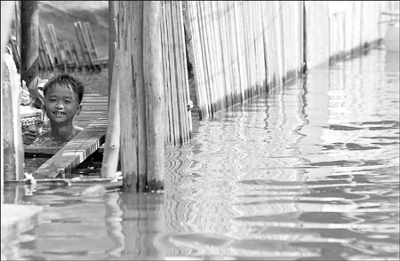 Floods kill 158 in Thailand, may harm main rice crop