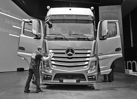 German business confidence falls less than forecast