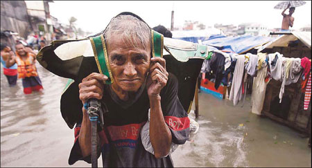 Typhoon kills seven in Philippines