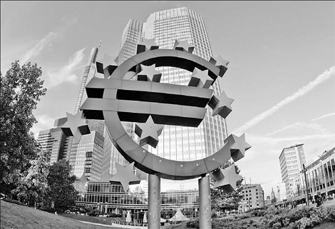 Poll: World recession predicted next year