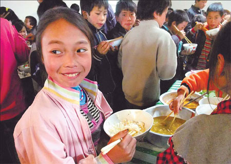 Small donations in the city make a meal for poor rural children