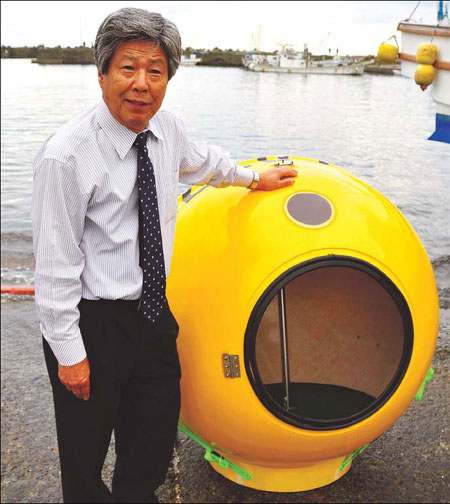 Japanese inventor unveils 'disaster-proof' capsule