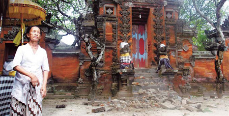 Quake hits Bali, injuring dozens