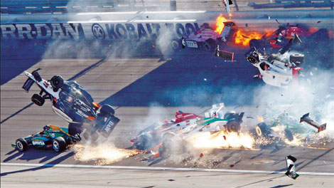 Indy 500 winner Wheldon dies after massive wreck