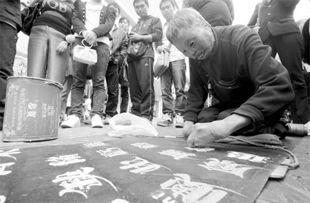 Handicapped street artist writes his way to fame
