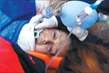 Turkish PM admits early 'failures' in quake aid