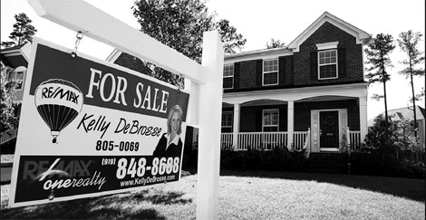 US consumer confidence falls; home prices stagnate