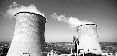 Carbon emissions cuts set for testing by 2013, sources say