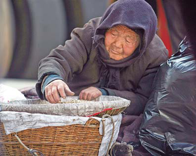 Elderly women have tougher time than men|Nat