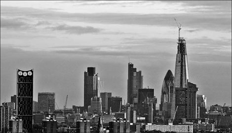 Experts: London unlikely to become next RMB hub