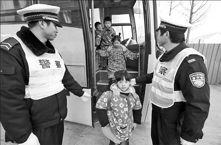 Fast-track school bus right of way: official
