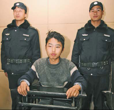 Bombing suspect held in robbery plot