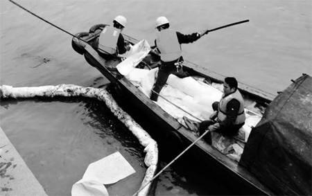 Liquid spill pollutes river