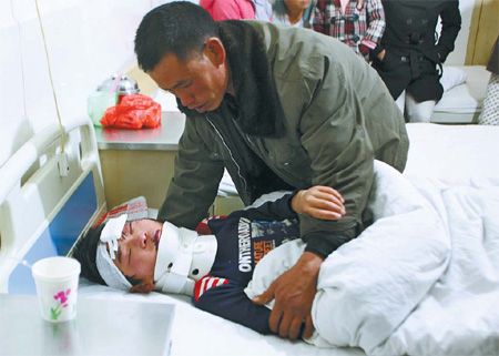 Death toll rises in Yunnan school bus accident