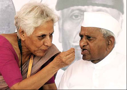 India's anti-graft star Hazare fades