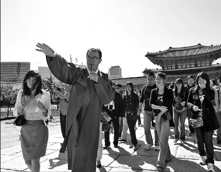 Chinese tourists flocking to neighbor