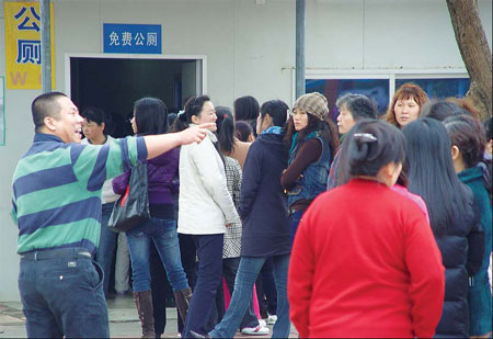 Fujian short on ladies' rooms, considering unisex facilities