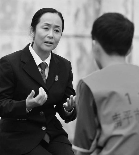 Judge's maternal love warms hearts