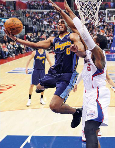 One way to stop Griffin: Knock him to the ground