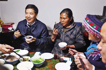 Villagers use contact cards to stay in touch with officials in Yunnan