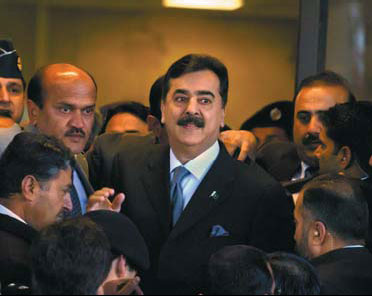 Pakistan court charges PM with contempt