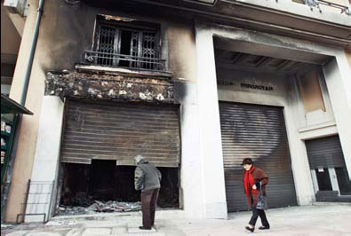 Greece rushes to slash budget