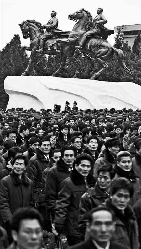 New statue depicts late DPRK leaders on horseback