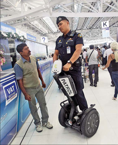 Thai police seek new bomb suspect