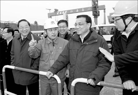 Li stresses innovation, higher living standards