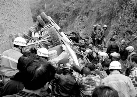 Accidents renew debate over school bus safety conditions