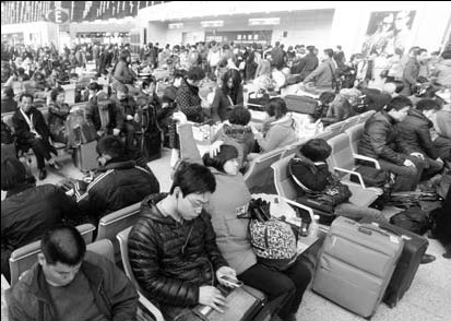 Fog disrupts trains and flights, strands travelers