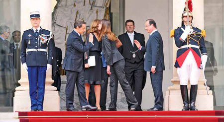 Hollande sworn in as president