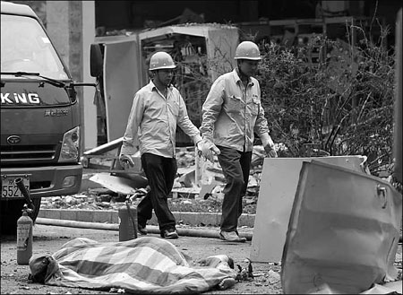 Blast at power plant kills two cleaners in Beijing