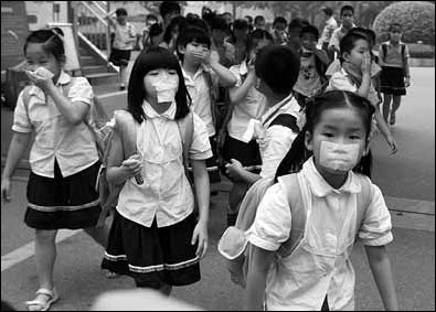 Haze from burning straw in fields swathes cities in choking smog