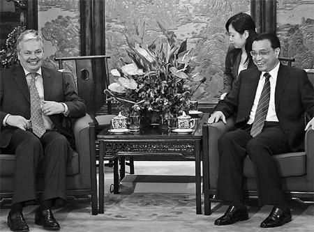 Li pledges to help solve debt crisis
