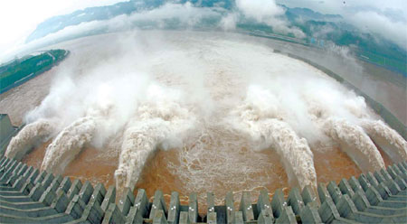 Residents of flood control region praise Three Gorges